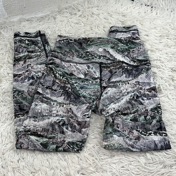Lululemon Wunder Under High-Rise Tight 25" *Full-On Luxtreme Springscape Multi - Picture 3 of 5